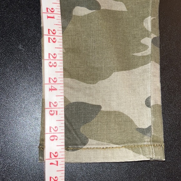 DIP skinny fit high rise camo denim. Size 7 - Picture 7 of 12